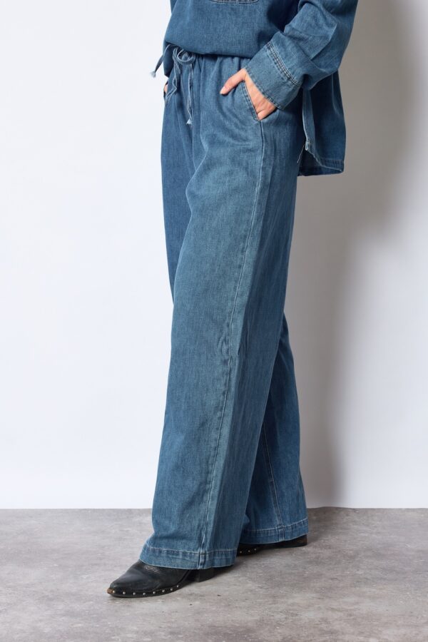 Jeans Ilham – Image 2