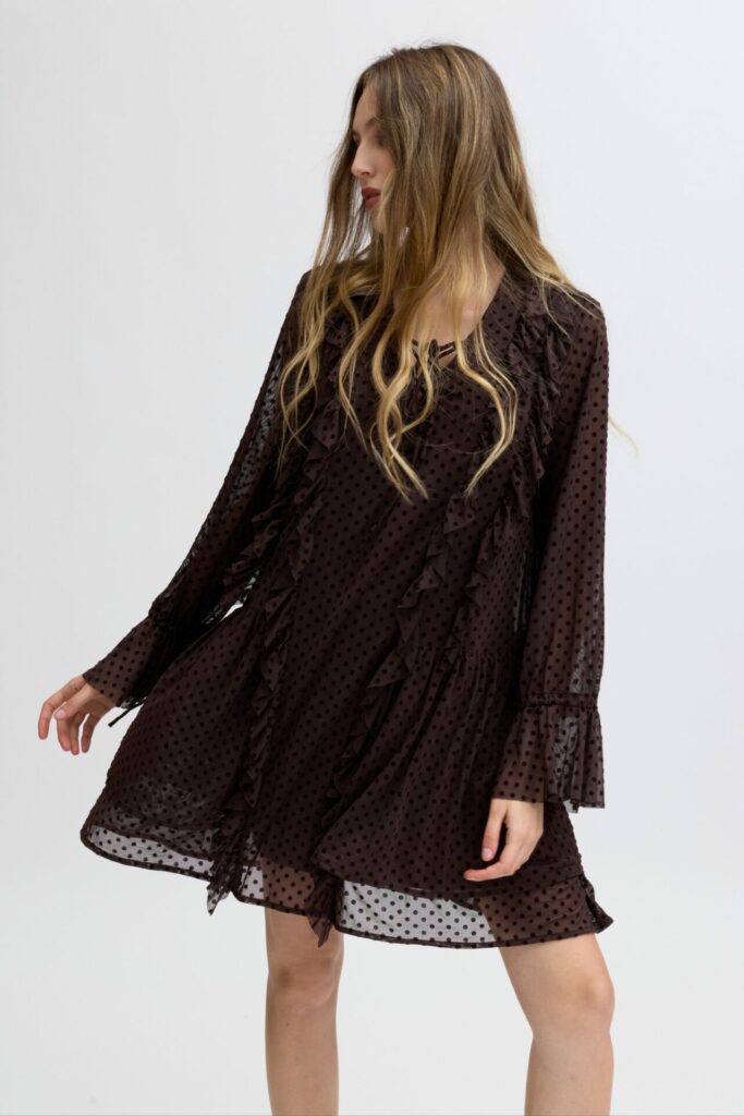 Robe courte à manches longues