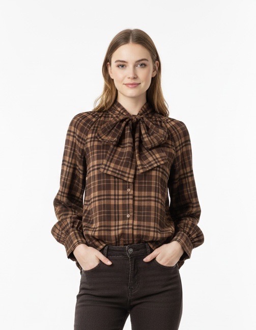 chemise à carreaux et lavallière